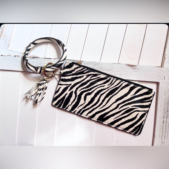 Accessories - Zebra Print Wristlet Clutch - Black & White